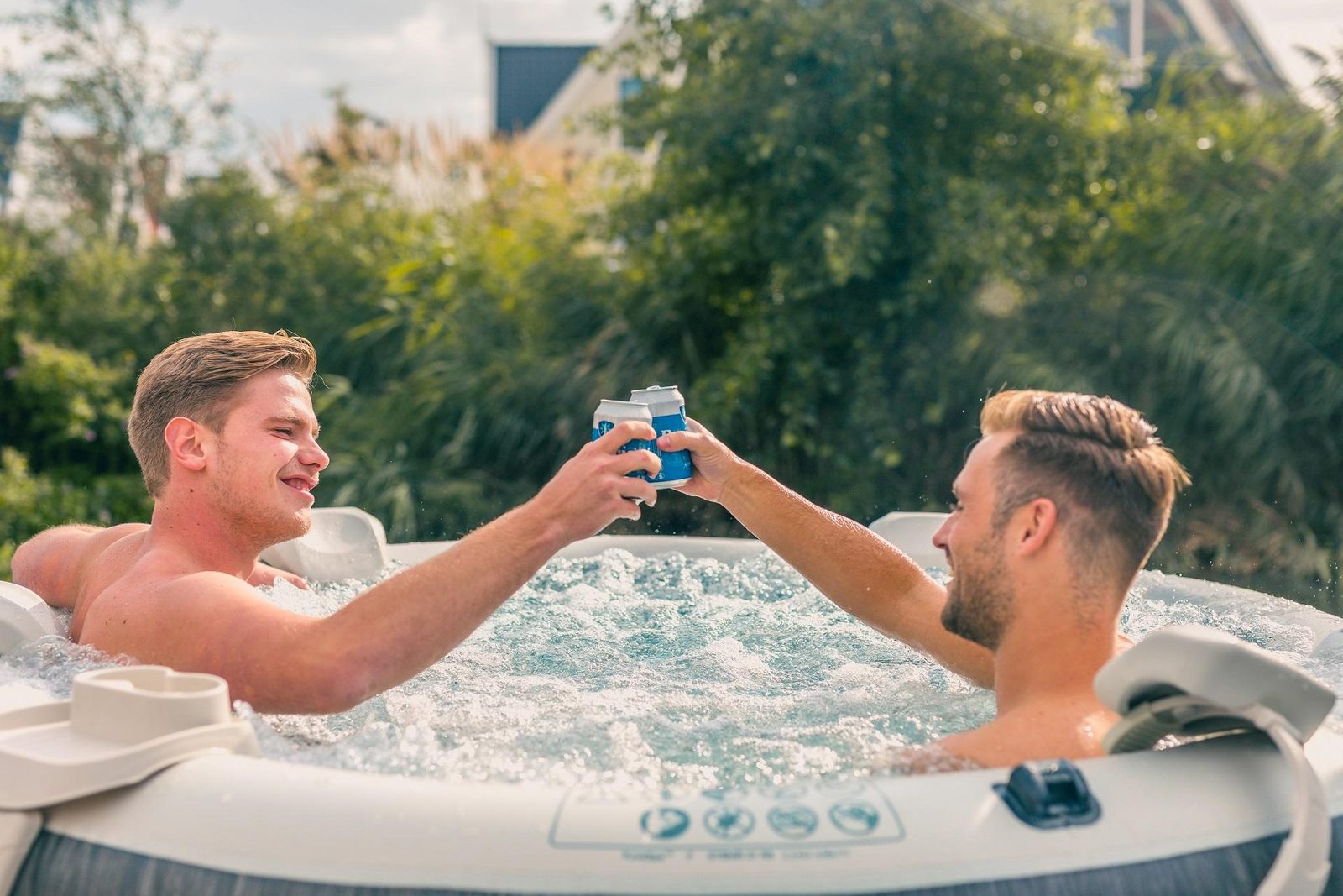 IJsselmeer Watervilla 6 Jacuzzi Exterior