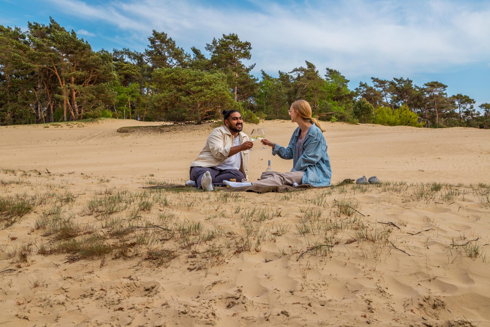 De Wije Werelt Cheers Sand Drift Wine Couple Smile Veluwe