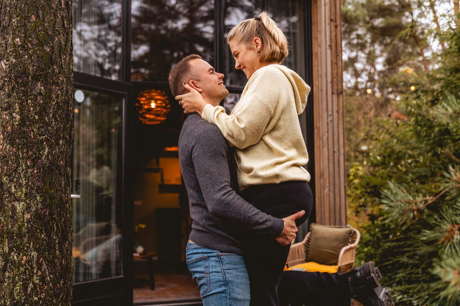 EuroParcs De Zanding Couple in front of a tiny house