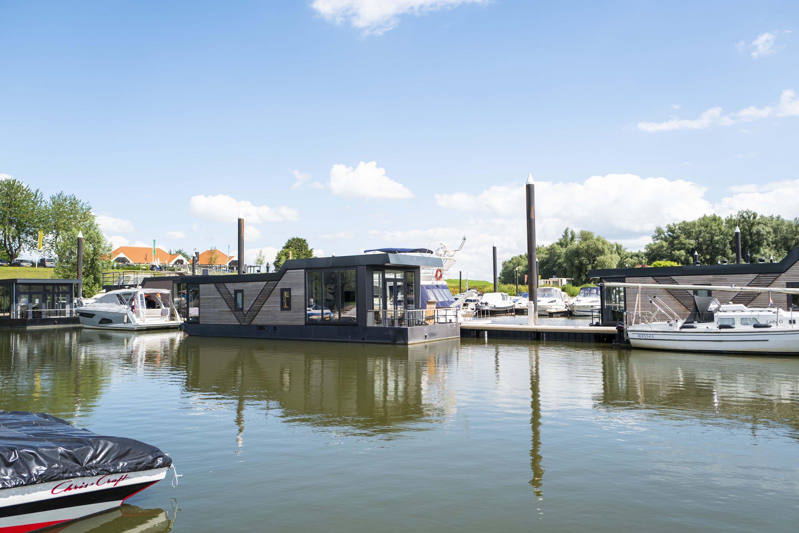waterlodge house boat