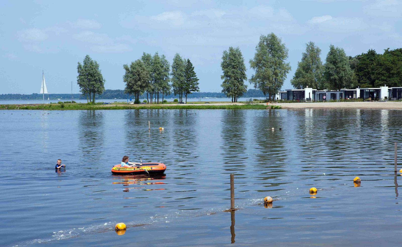 Strand und Natursee