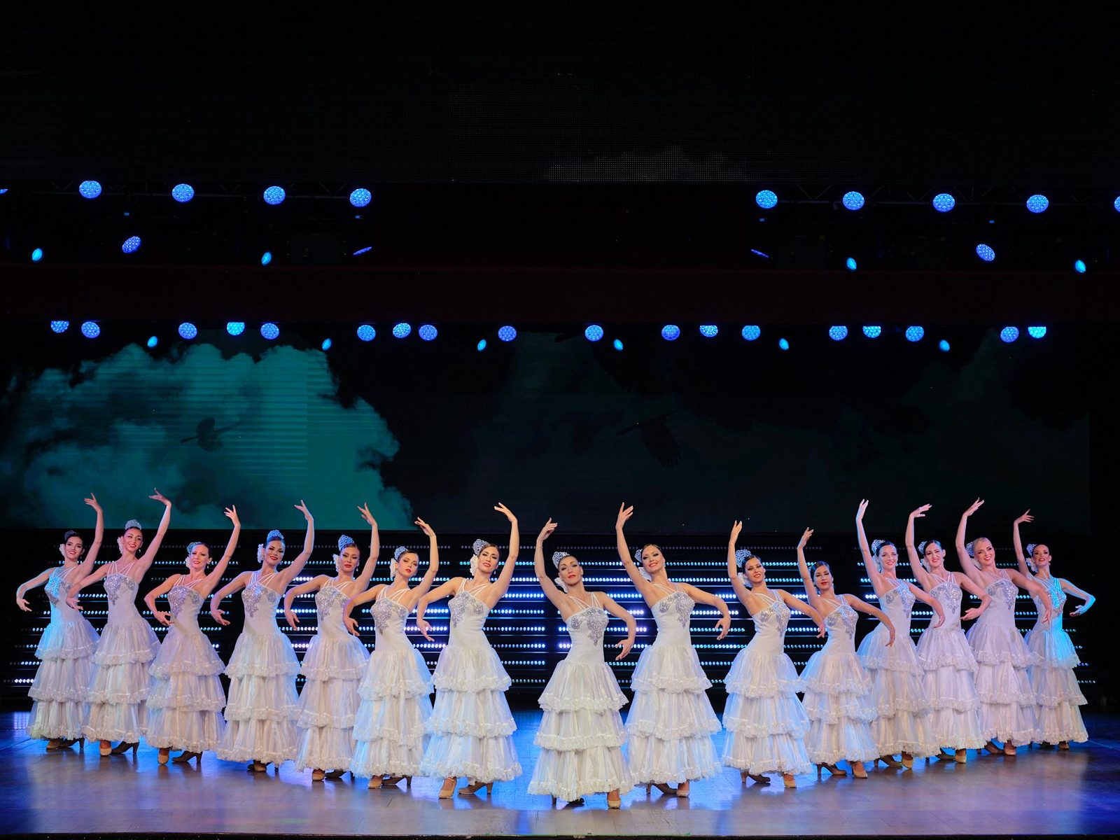 Benidorm Palace | AIRE | Siroco-Gemelos 22 Show ballet during the ELEMENTS show at Benidorm Palace
