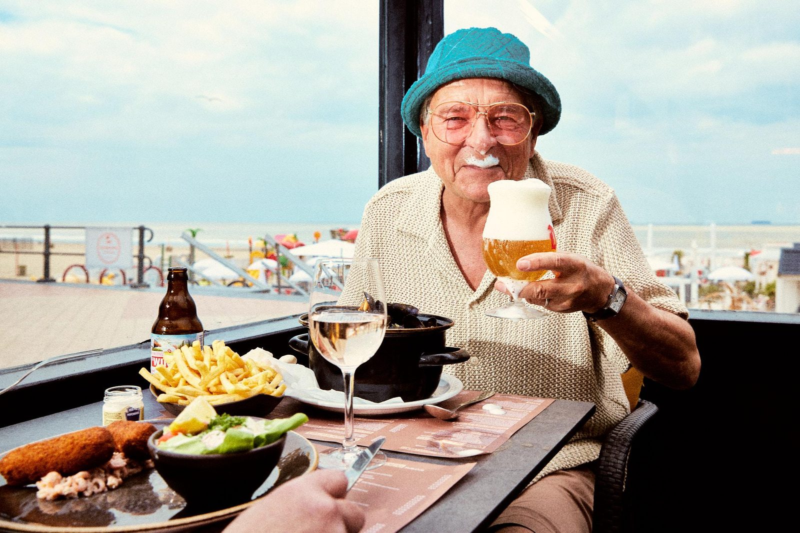 oudere koppel op de pier