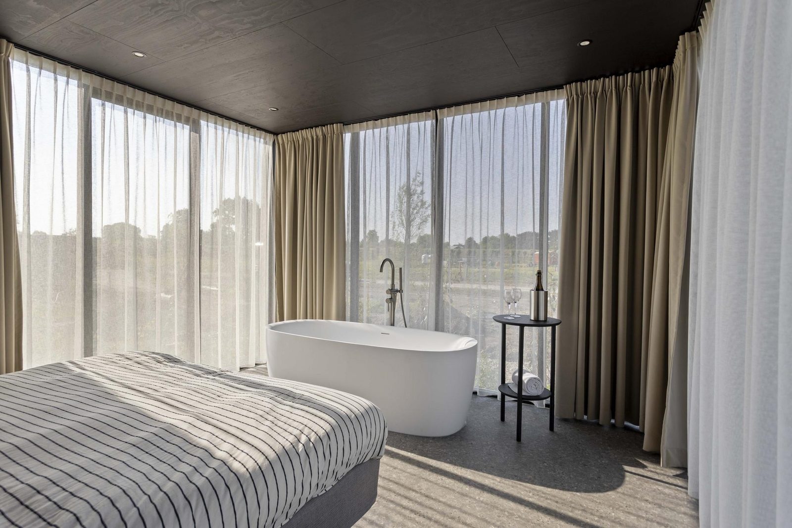 Solar hotel suite (2p)