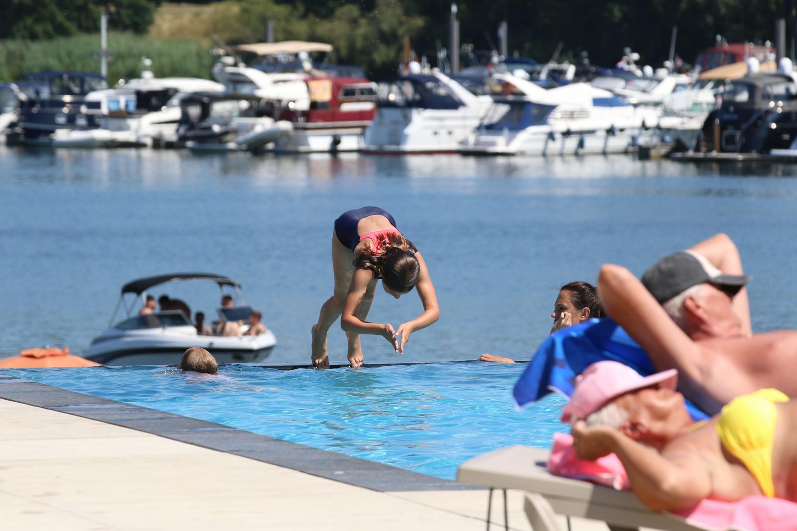 vakantiepark limburg met zwembad