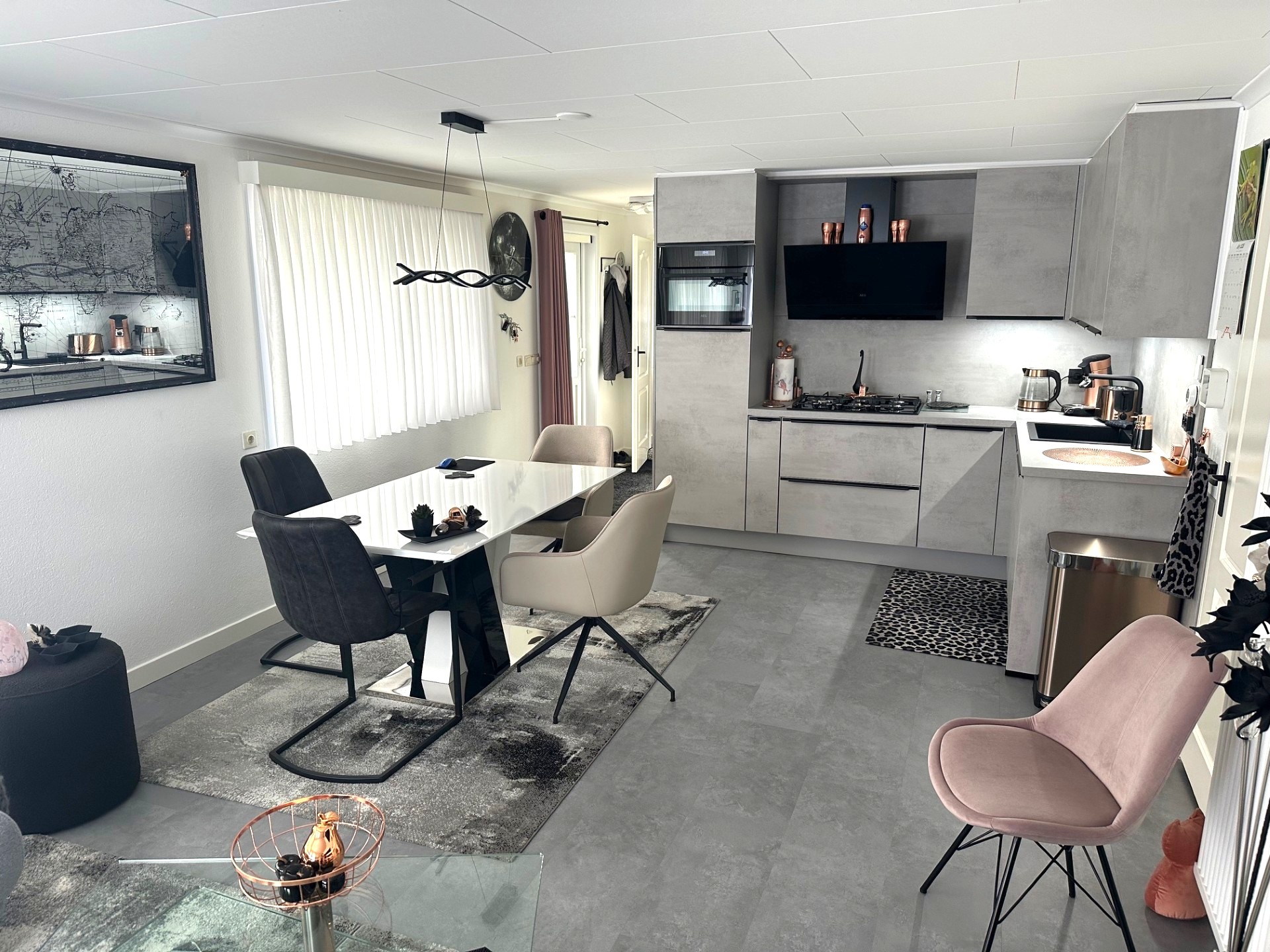 Te koop: Dubbelchalet  op RT5-10 gelegen op een zeer ruime kavel met centrale ligging