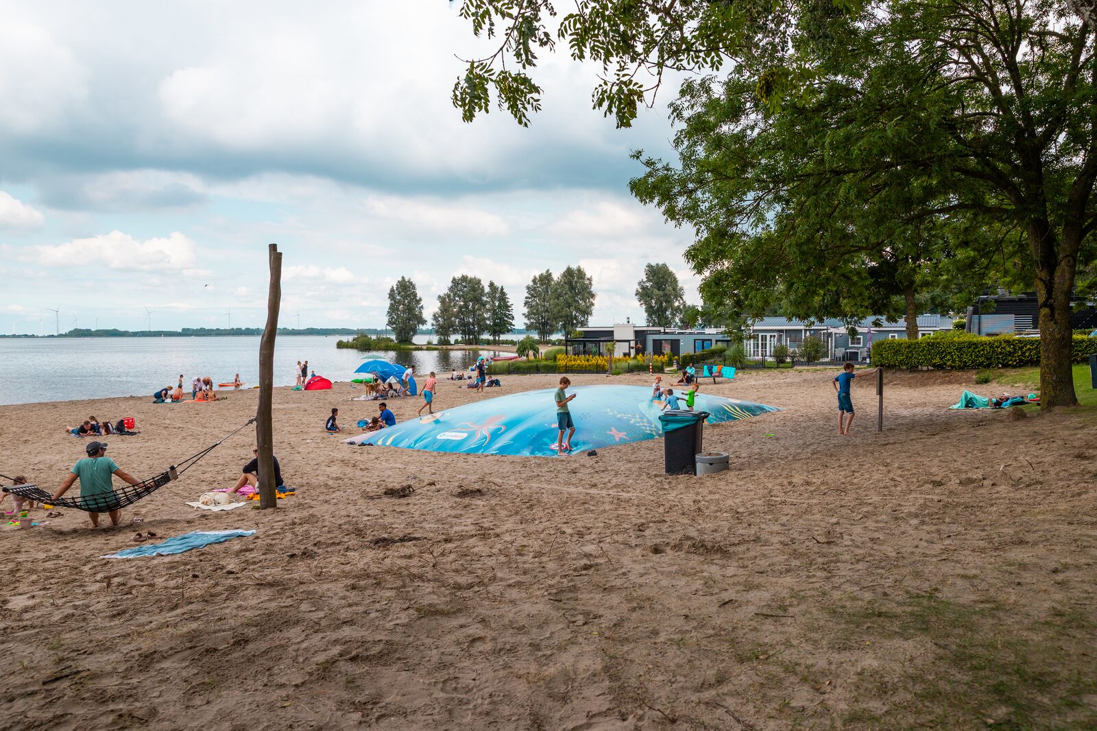 Strand und Natursee