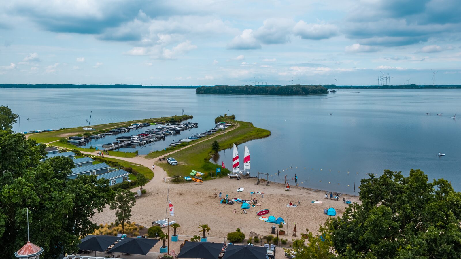 Strand und Natursee