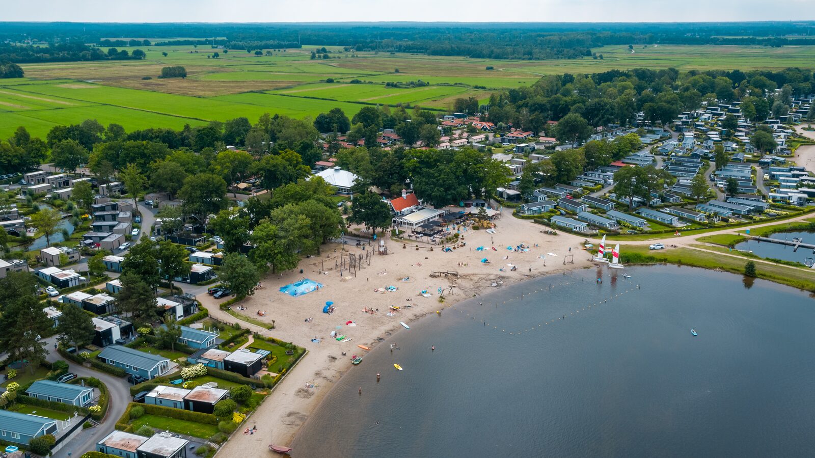 Strand und Natursee