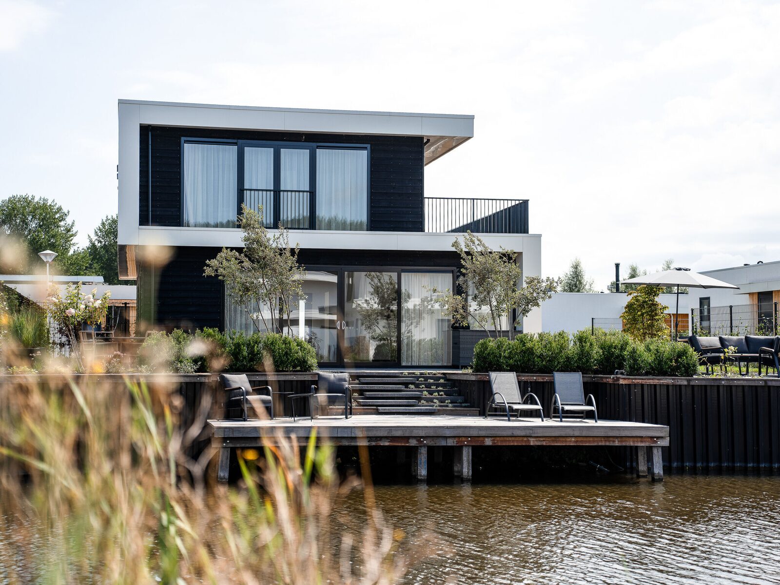 Villa aan het water