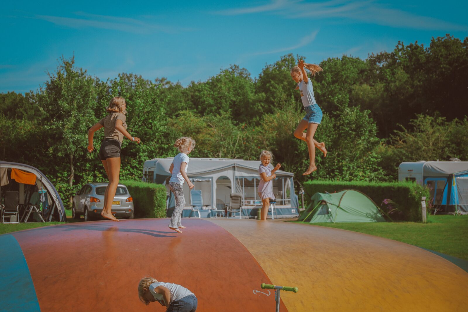 Trampoline op het Kippenveld bij de Boshoek in Voorthuizen
