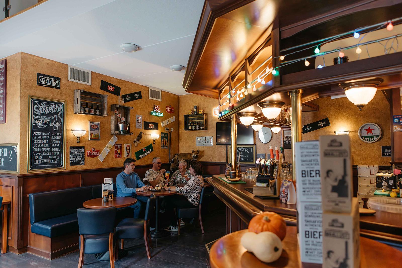 Cafe & Snack bar