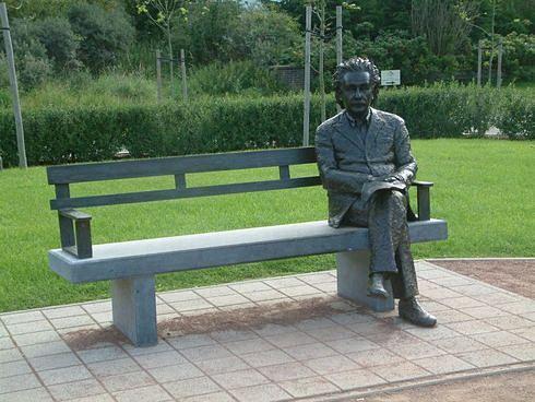 Sur Les traces d'Einstein