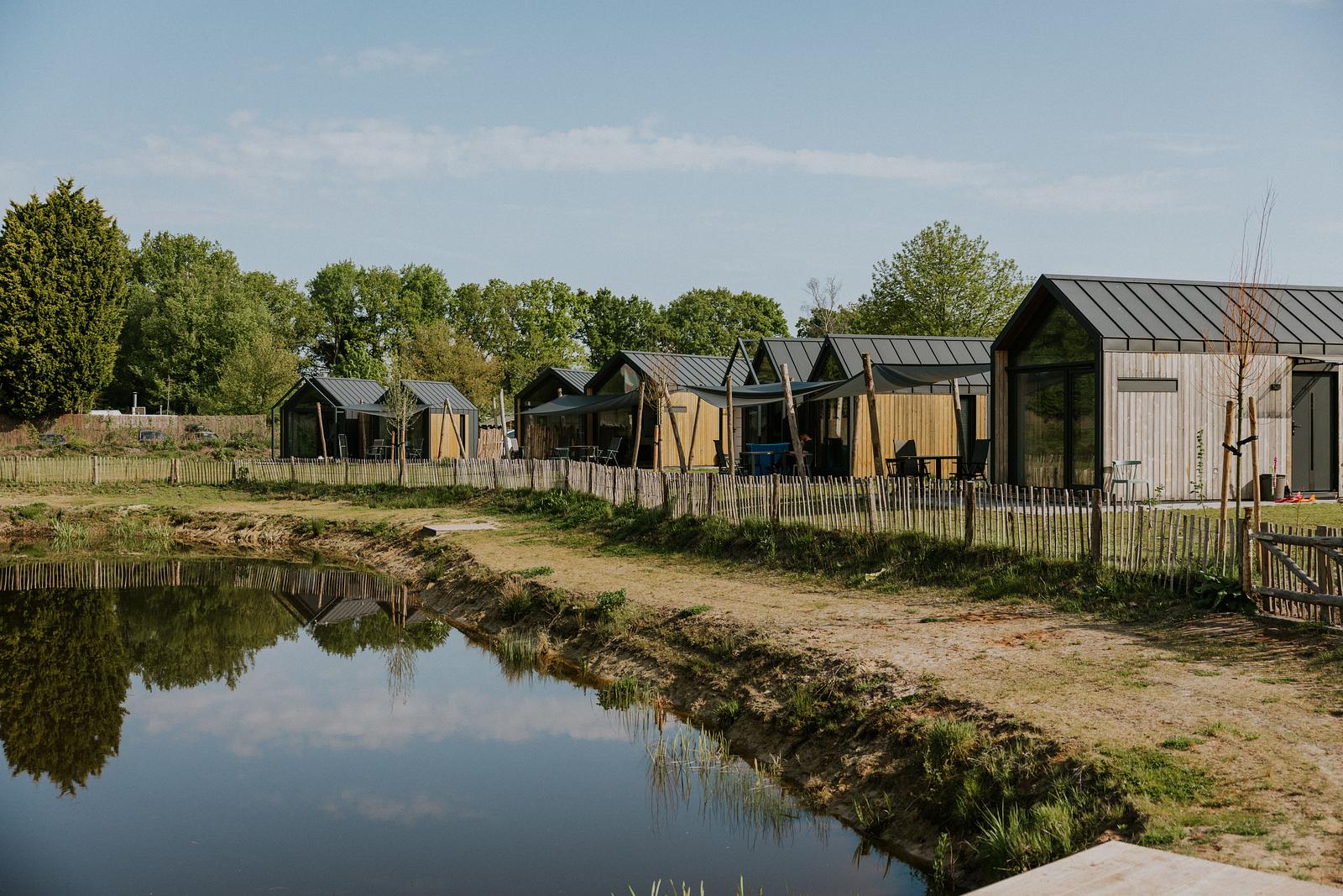 Reestdal hoeve rondom de visvijver