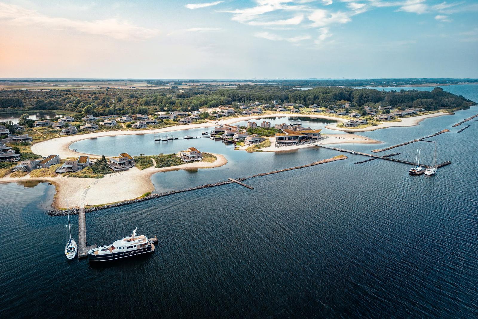 Beach Club Punt West