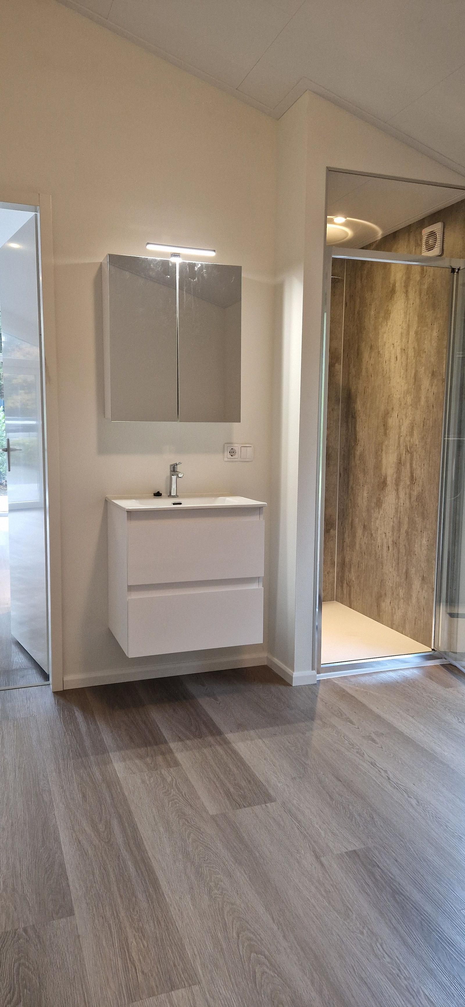 Nieuw! Nieuw! Prachtige nieuwe Boslodge  de luxe full electric nr HH12