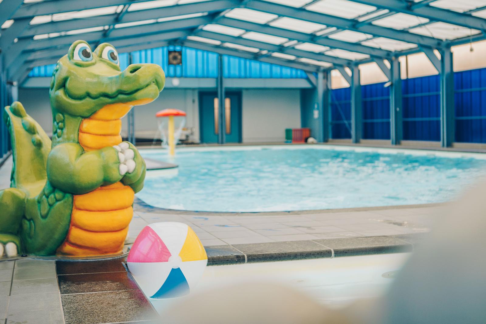 Beheiztes Hallenfreibad 