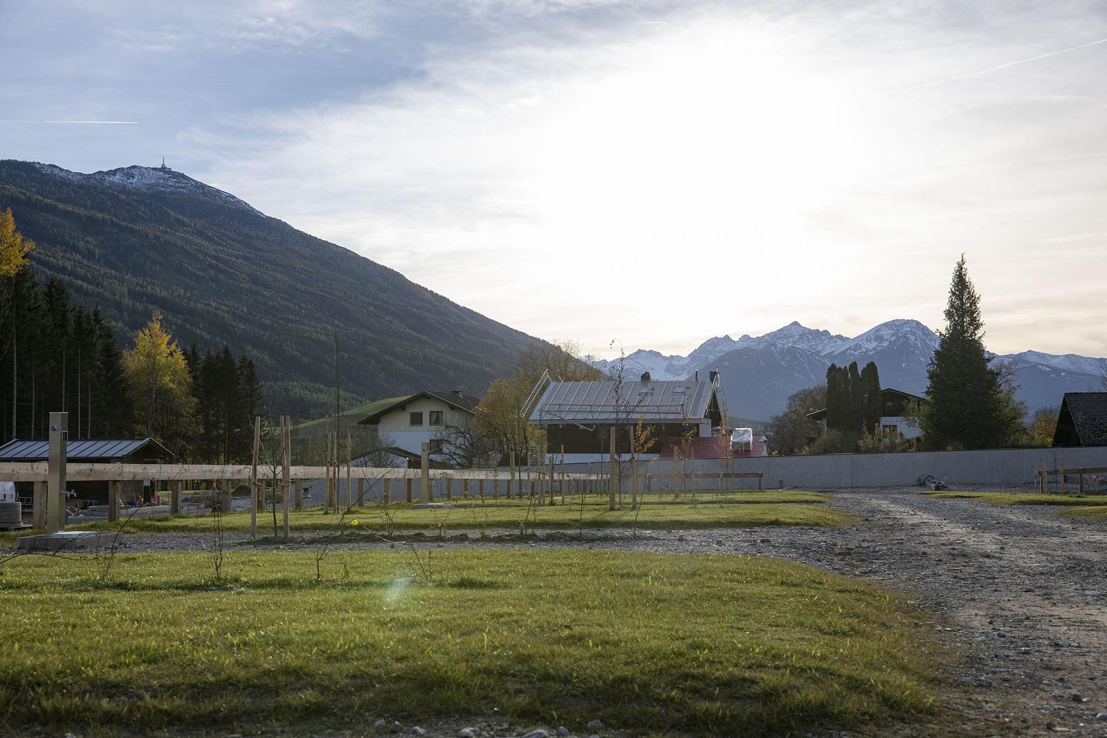 Wohnmobil auf Campingplatz