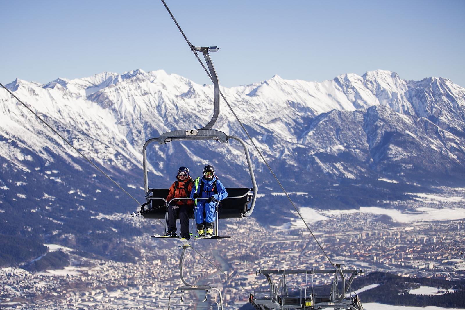 Am Skilift der Muttereralm im Skiurlaub am Natterer See über Innsbruck
