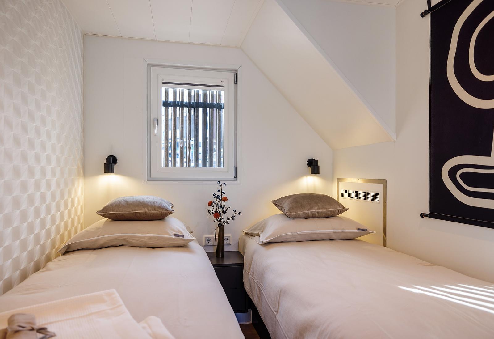 Hausboot im Hafen von Lemmer, Friesland