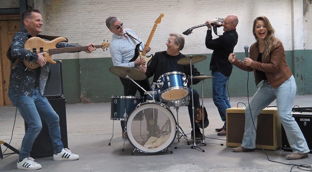 Live muziek van The 5 O'Clock Shift