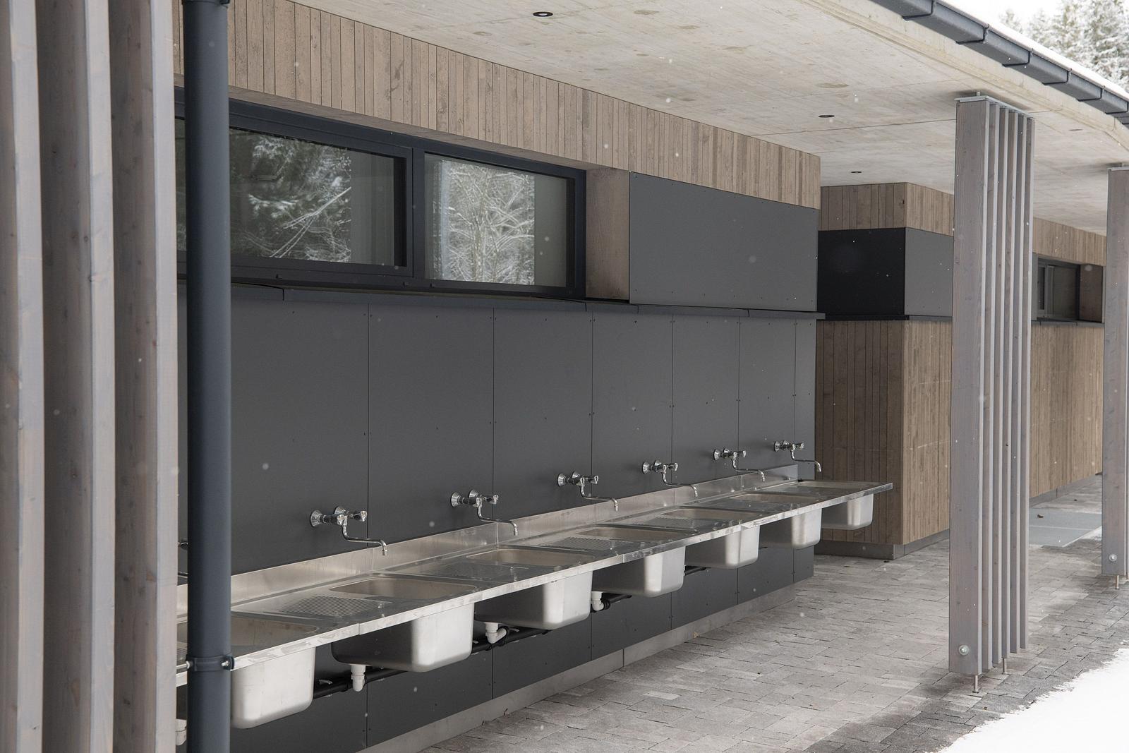 Abwaschbecken außen