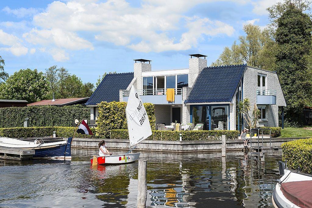 luxe vakantie villas aan het water loosdrechtse plassen