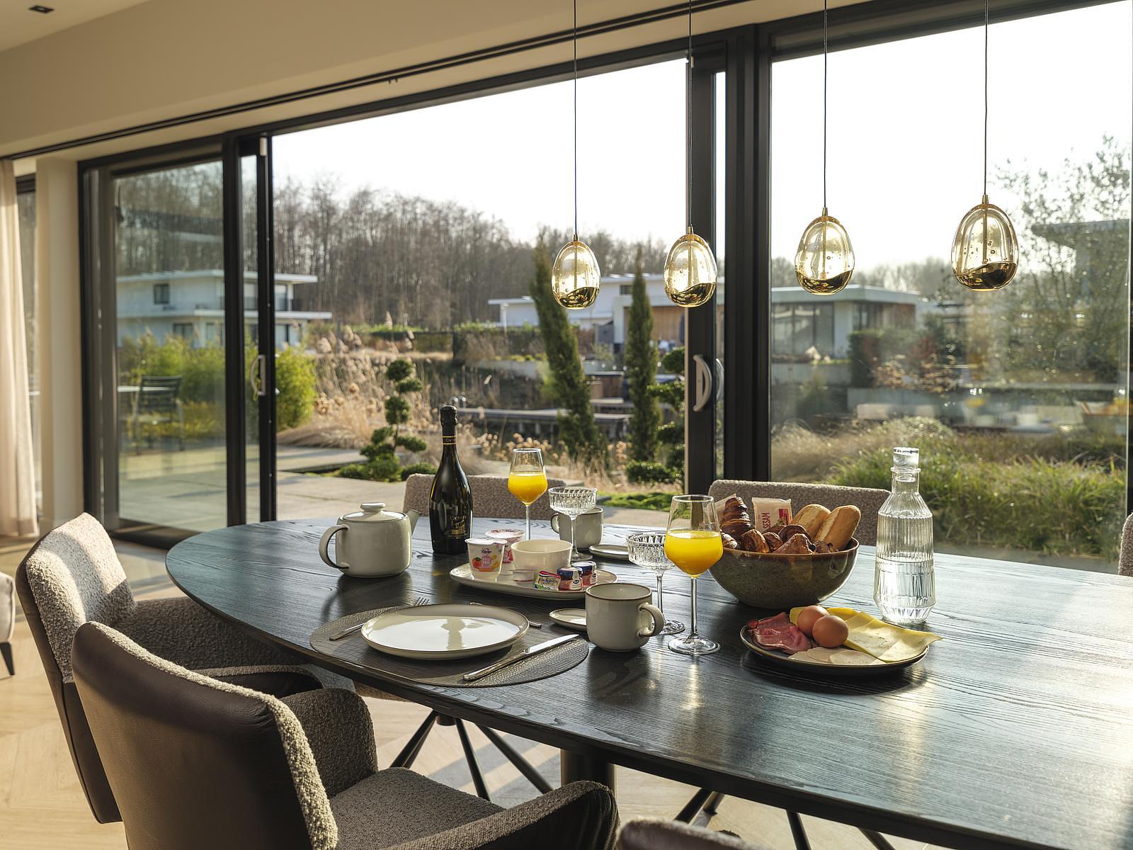 feestelijk ontbijt met bubbels