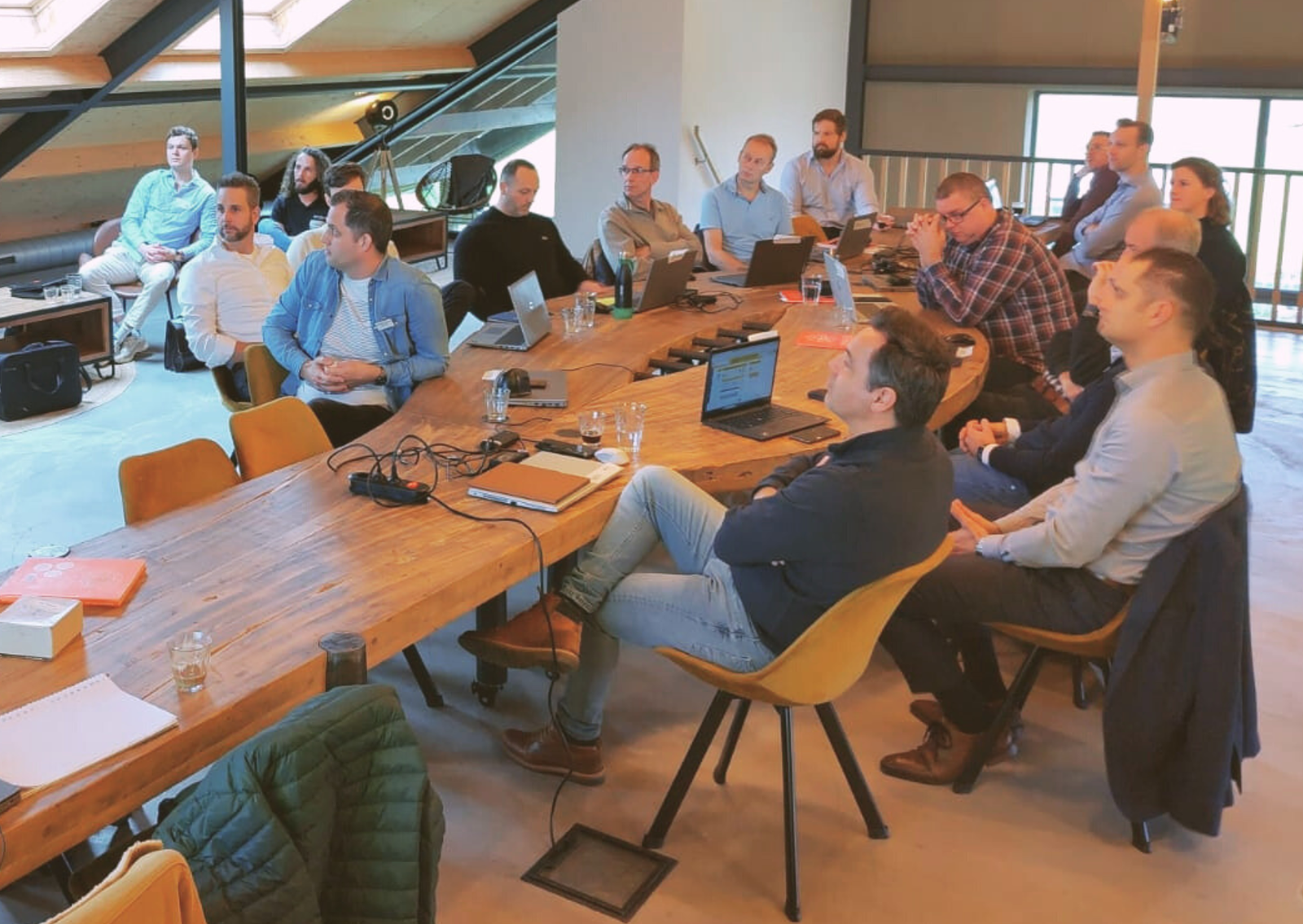 Vergadering kapschuur