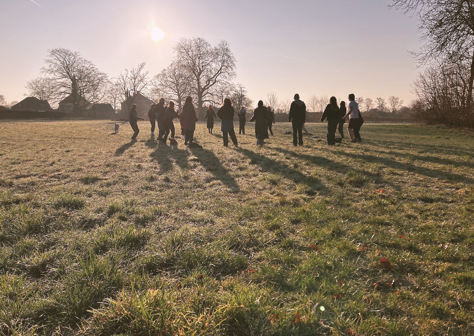 Groepsactiviteit buiten bewerkt