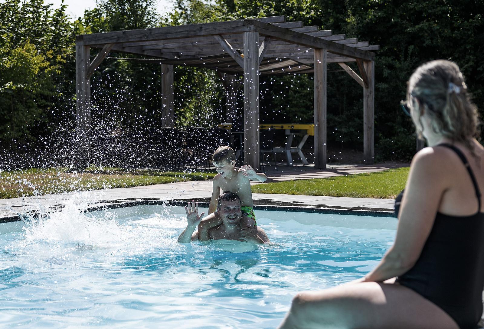 Verwarmd buitenzwembad