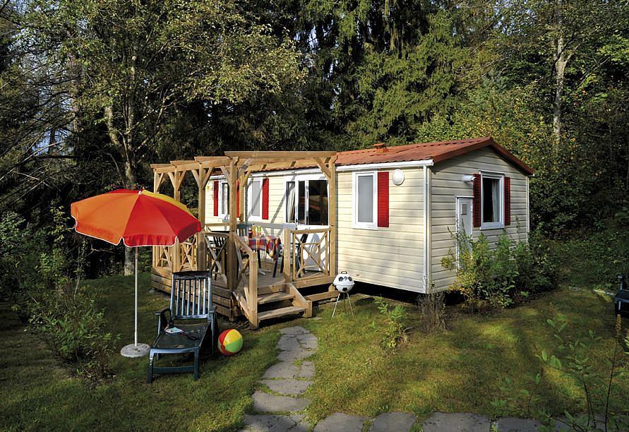 The cosy mobile home Innsbruck with a cosy garden