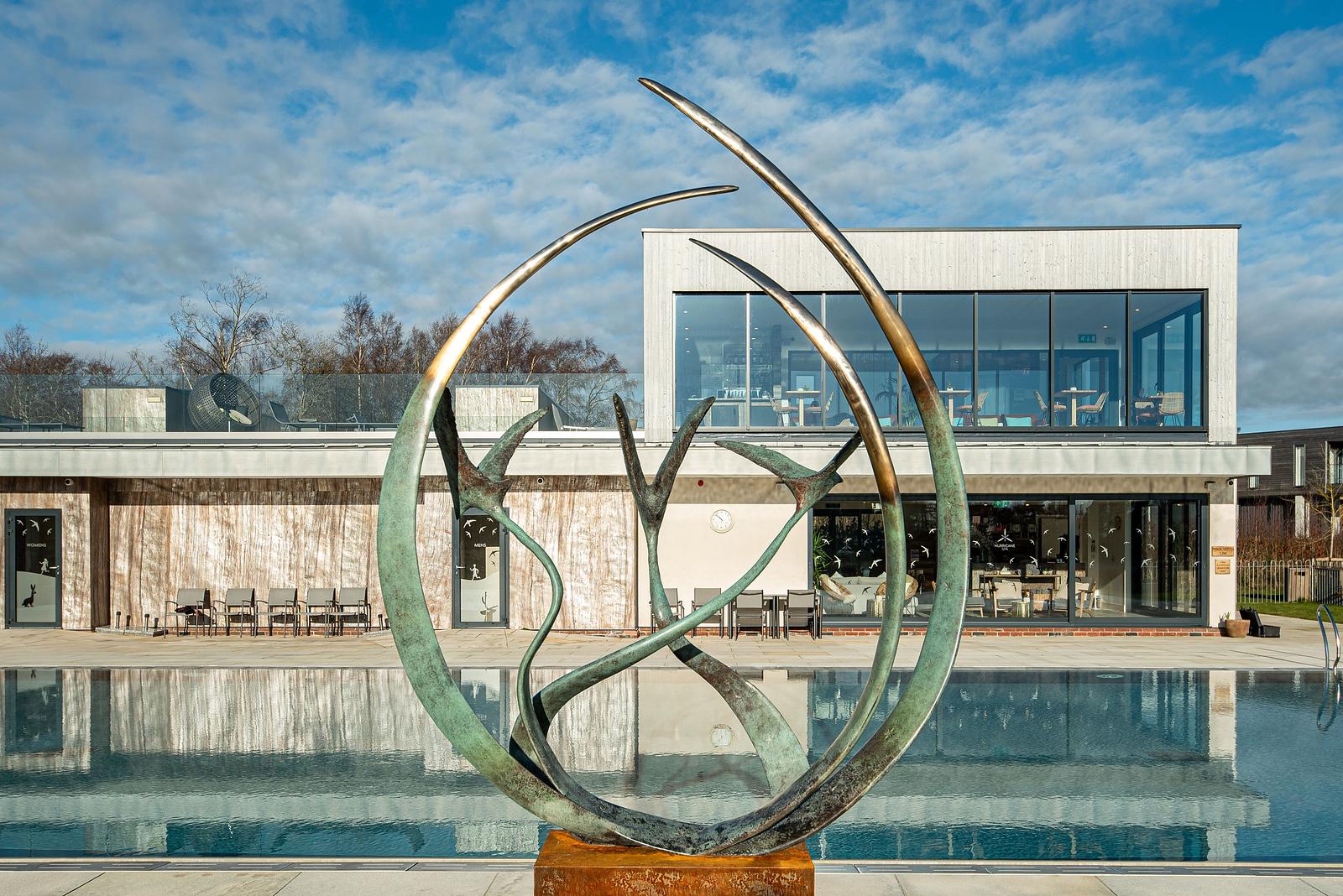 statue