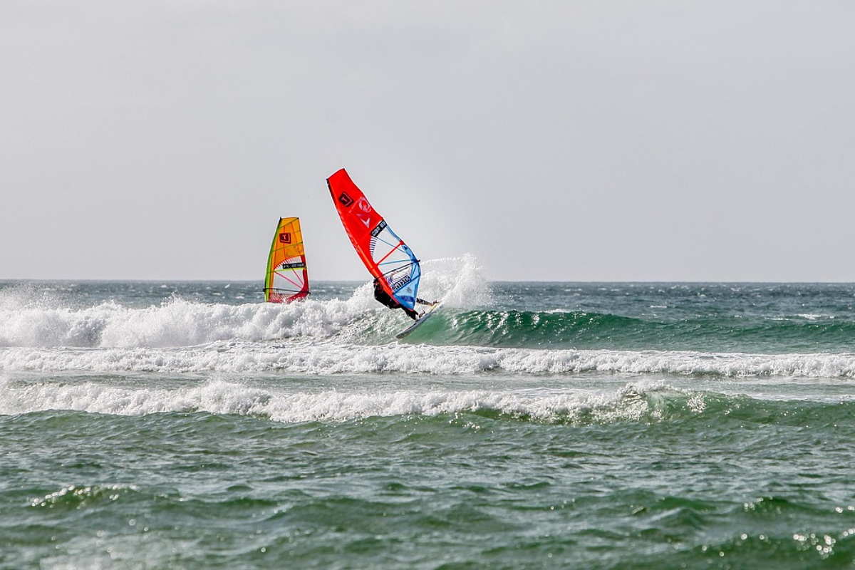 windsurfing