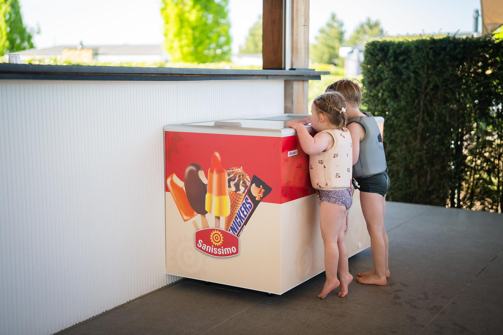 eine Eiscreme aussuchen