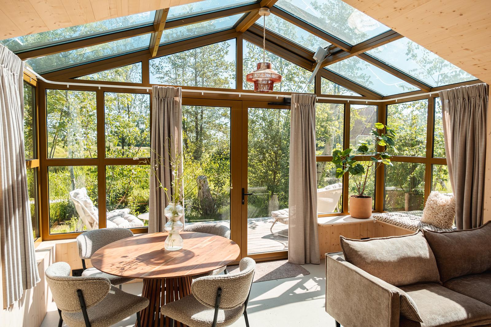Large greenhouse interieur
