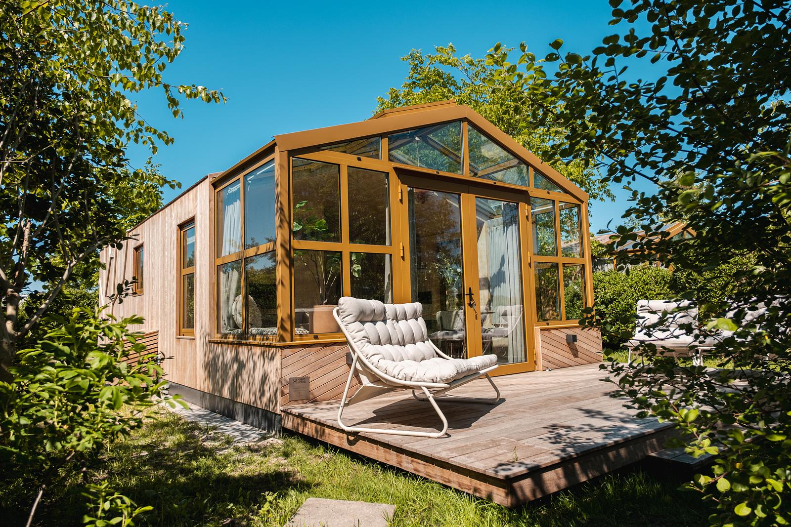 Large Greenhouse met kasgevel