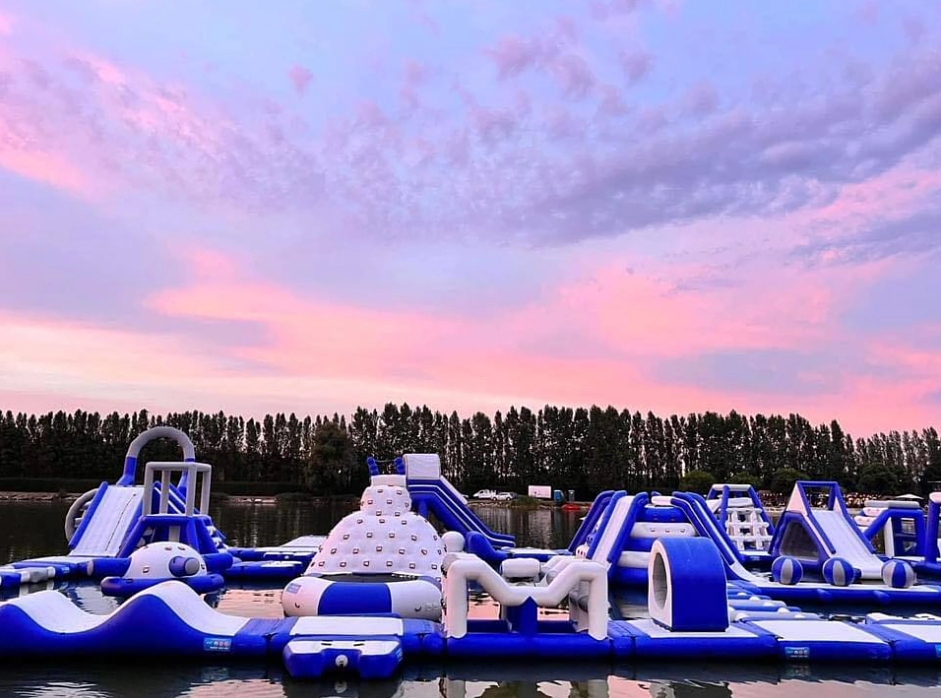 aquapark luchtkasteel op het water 