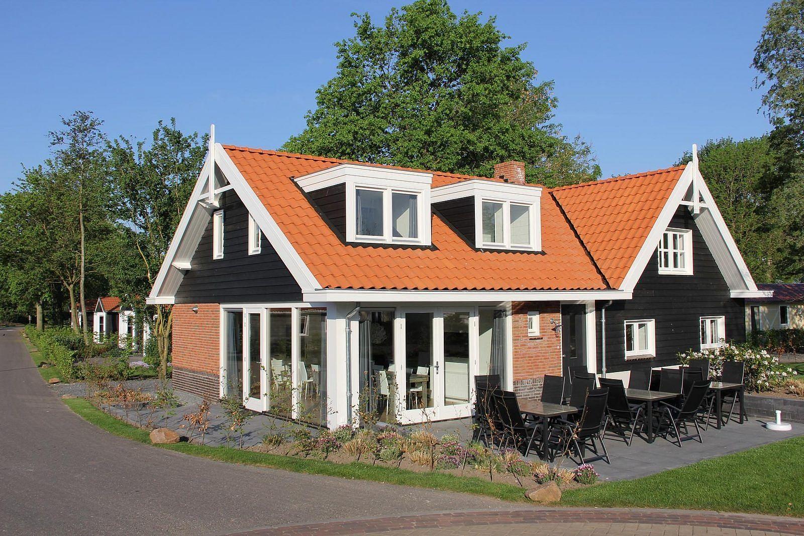 Holiday home for 16 people