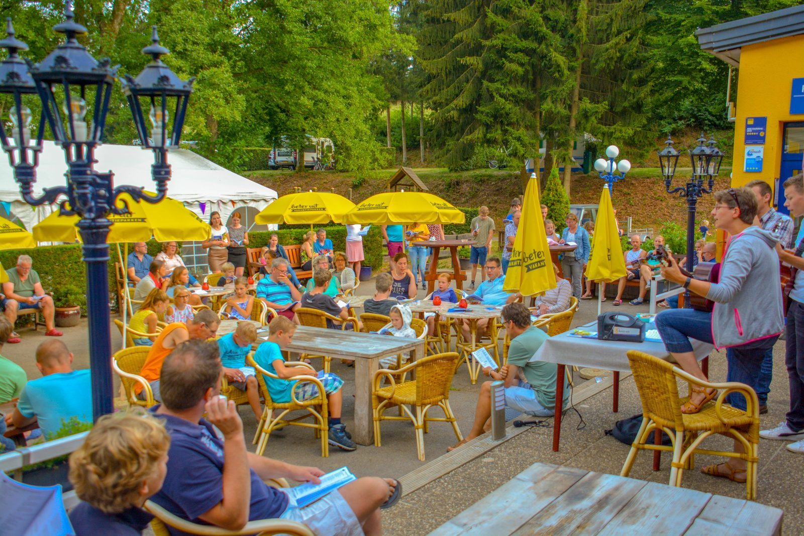 Samenkomst op terras Walsdorf