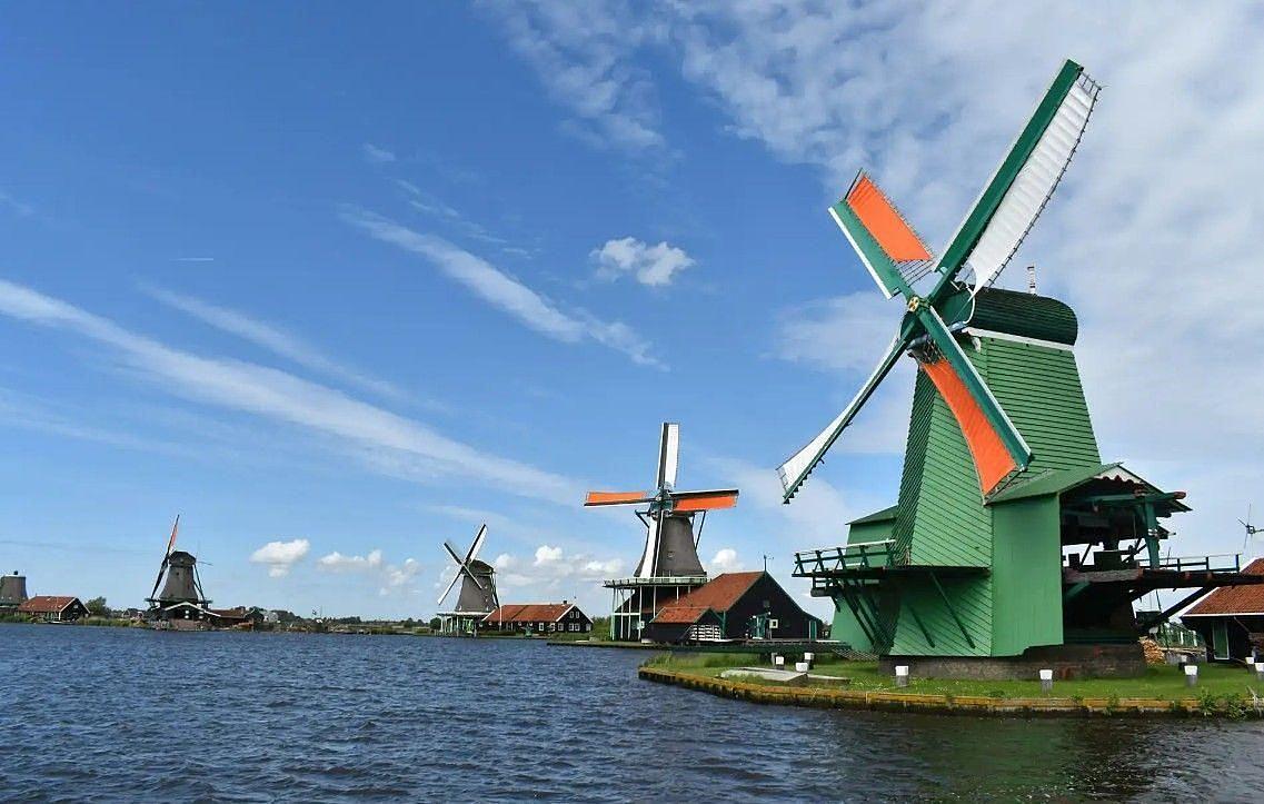 Houseboat in Uitgeest