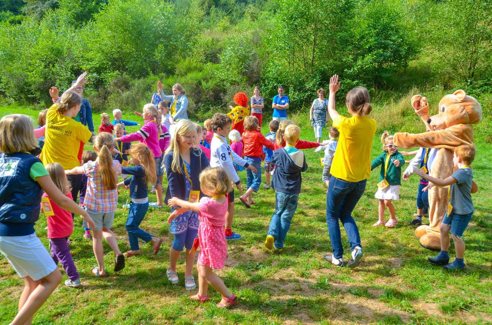 Dansen met BUR de Beer bij kinderland