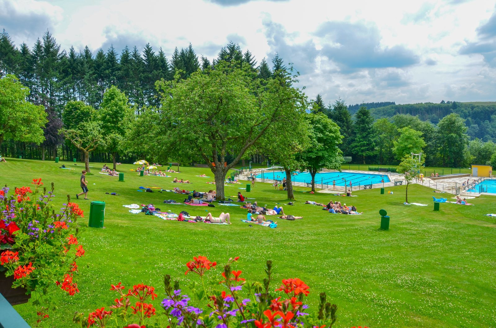 Vianden swimming pool easily accessible from the Walsdorf holiday park