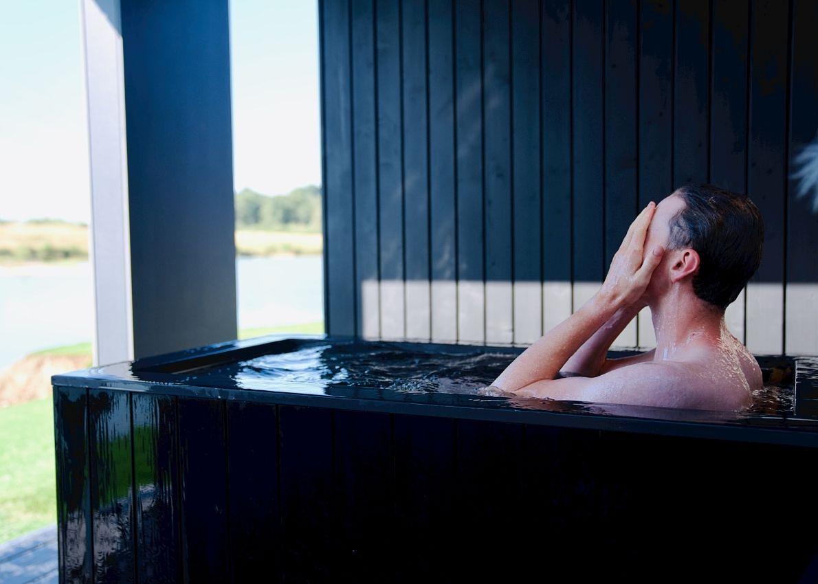 Visual of the lakeside sauna and cold plunge at Firefly Spa on Silverlake Estate, Dorset