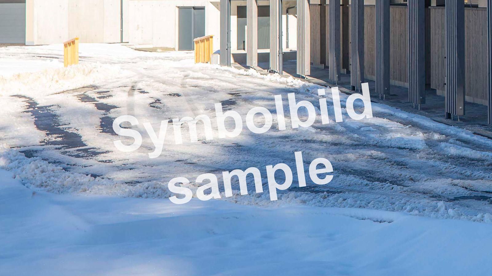 Symbolbild Winter Parkfläche