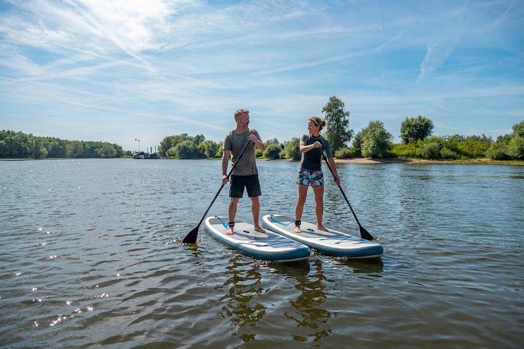 op het water