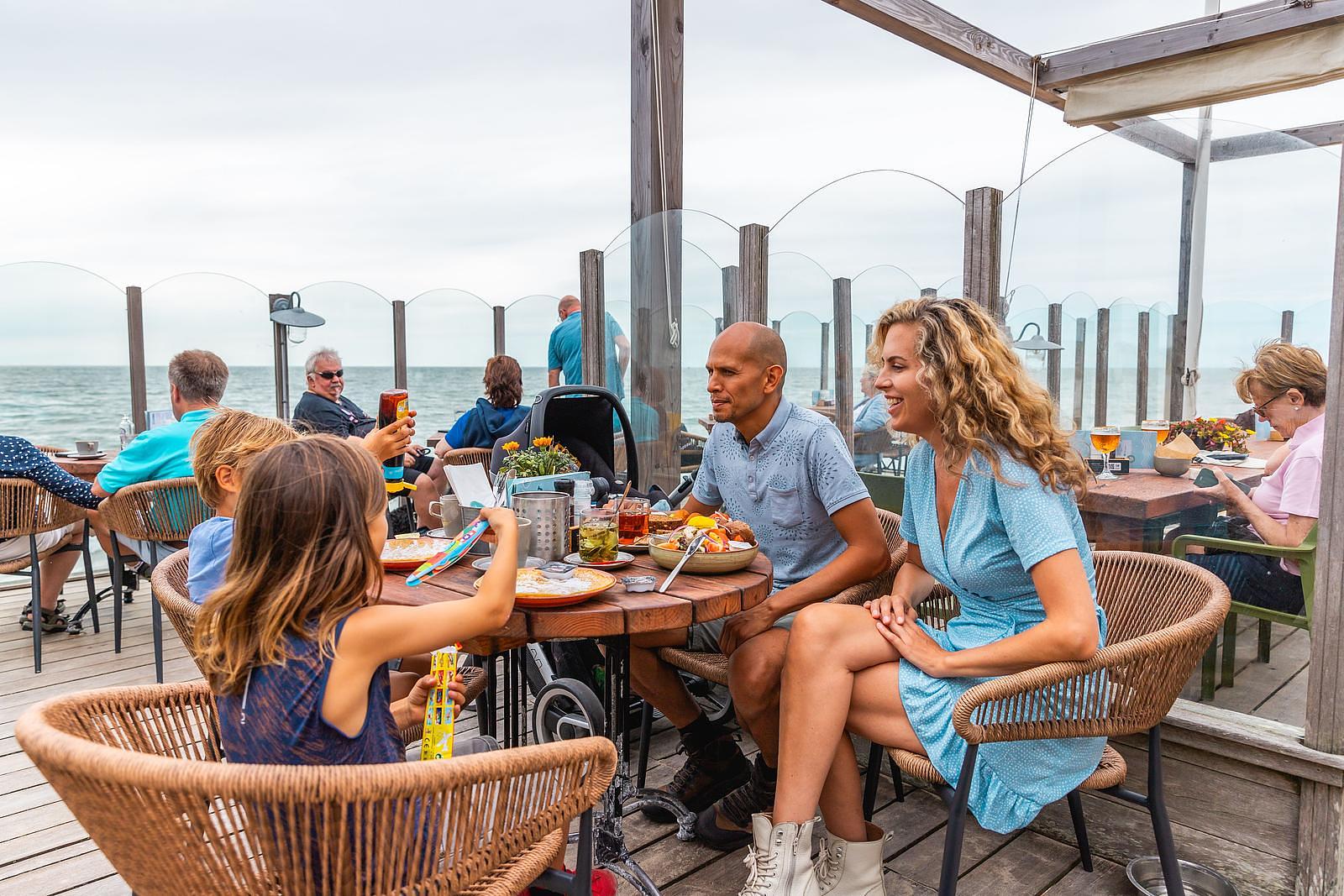 Strandpaviljoen Scheldezicht Terras EuroParcs