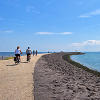 Fietsen langs het water