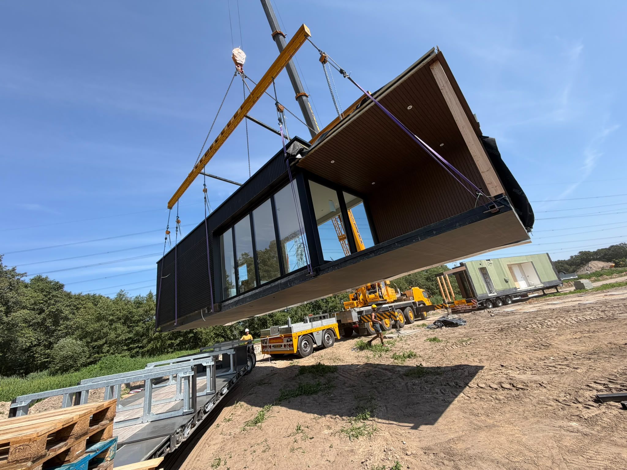 Nieuwe 6-persoons woningen geplaatst op Fjora Resort