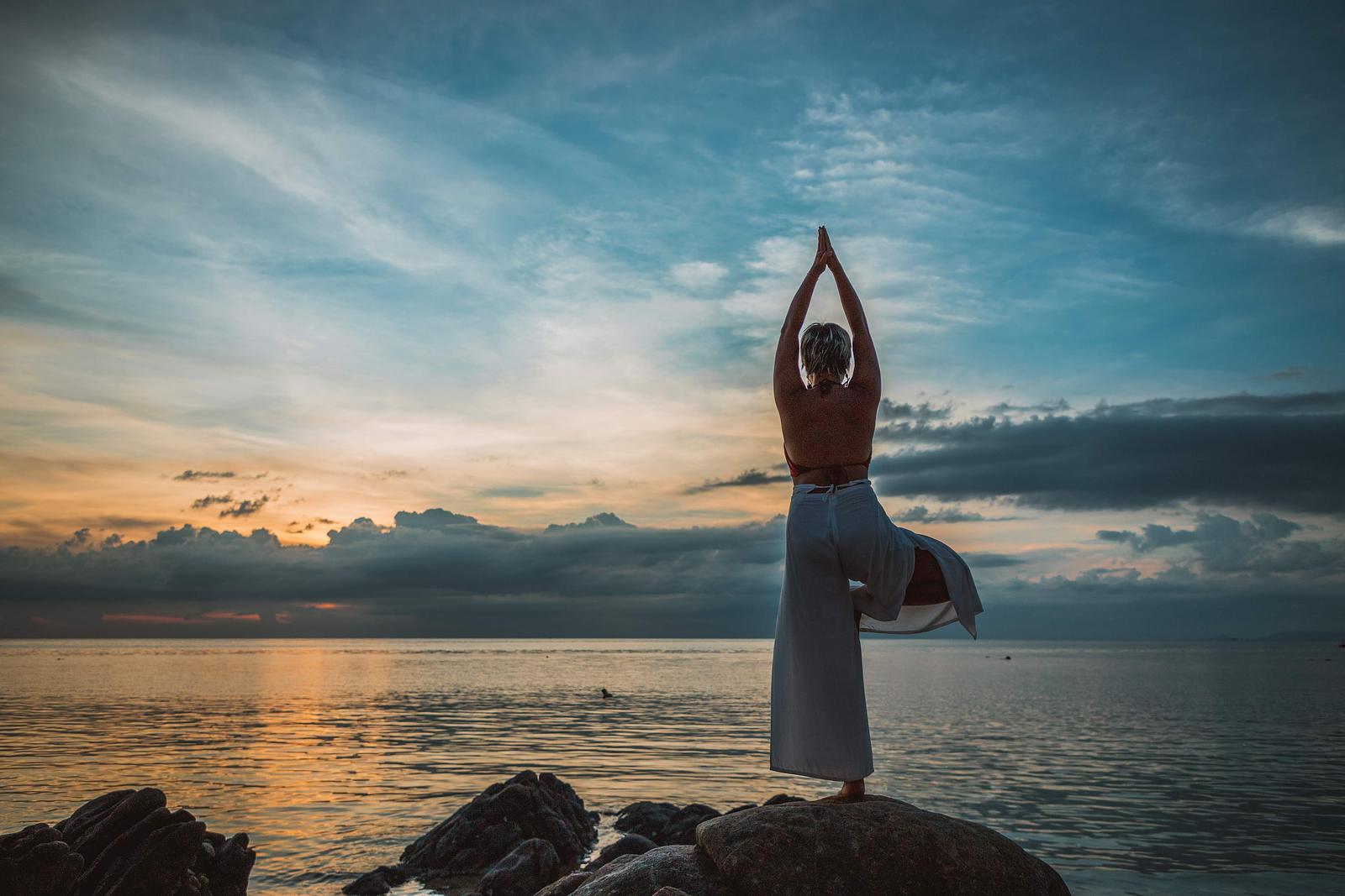 air marin et hypertension: yoga et détente